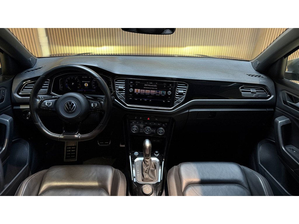 Volkswagen T-Roc R 2.0 TSI 4Motion 300PK |Pano|Leder|Beats|Camera| 52420569-2.jpg | Motorway Exclusive