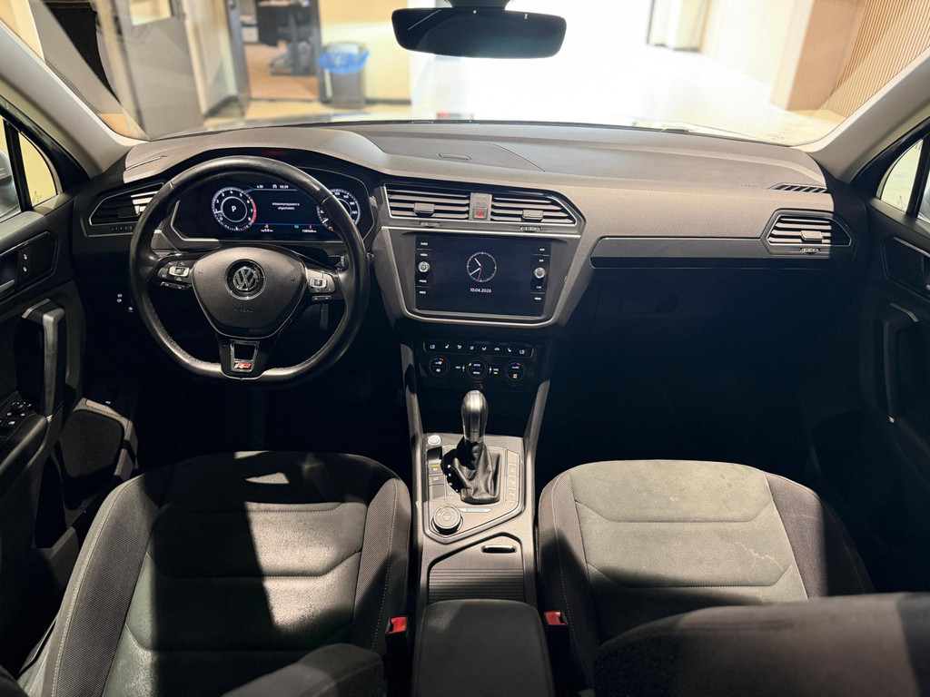 Volkswagen Tiguan 2.0 TSI 4Motion R-Line 190pk|Keyless|Pano|Trekhaak| 52781752-2.jpg | Motorway Exclusive
