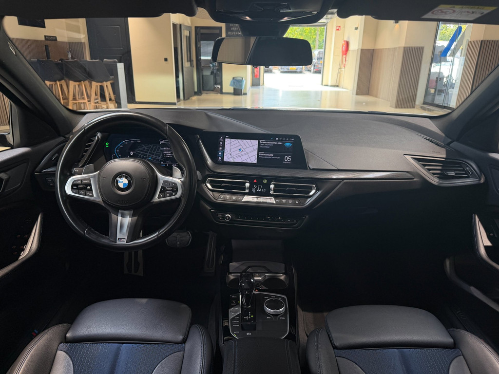 BMW 1 Serie 120i High Executive|Pano|HUD|Keyless|Sfeer 55747505-2.jpg | Motorway Exclusive
