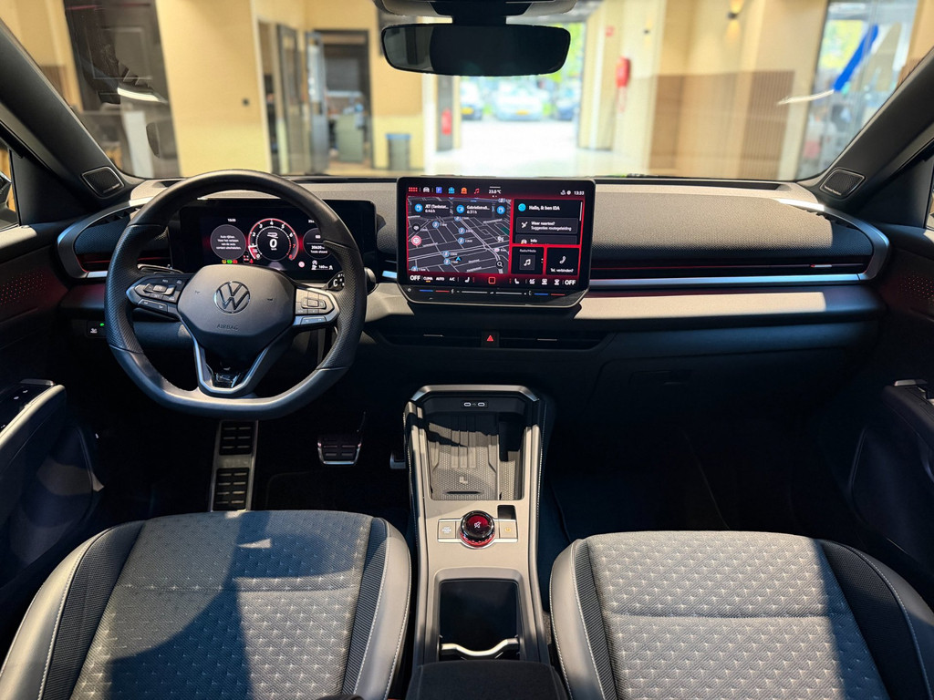 Volkswagen T-Roc 1.5 eTsi R-Line First Edition|Pano|Matrix|Keyless|H&K|HUD|360| 56725734-2.jpg | Motorway Exclusive