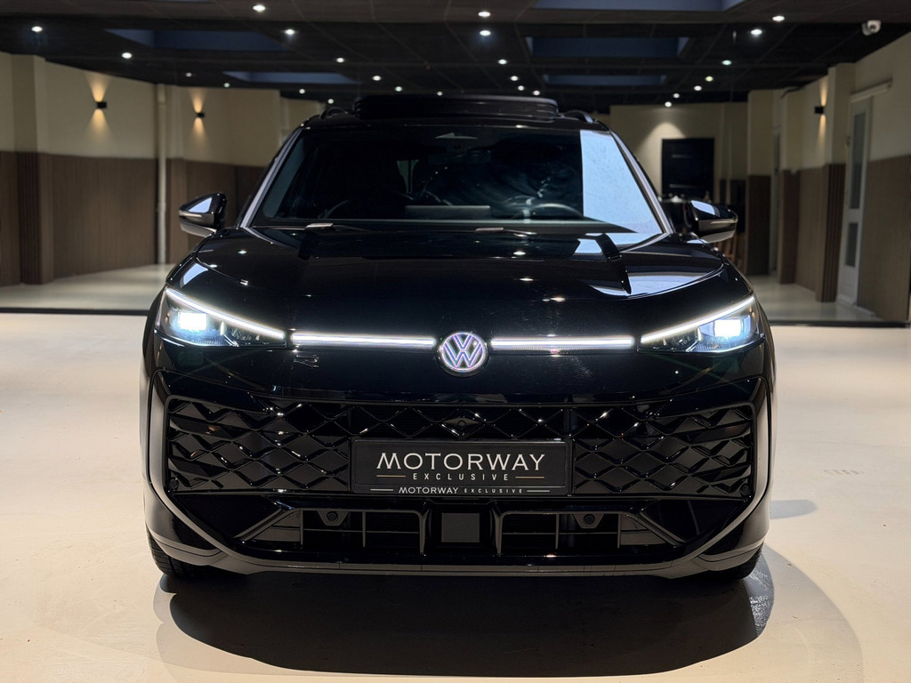 Volkswagen T-Roc 1.5 eTsi R-Line First Edition|Pano|Matrix|Keyless|H&K|HUD|360|Trekhaak| 57209402-1.jpg | Motorway Exclusive