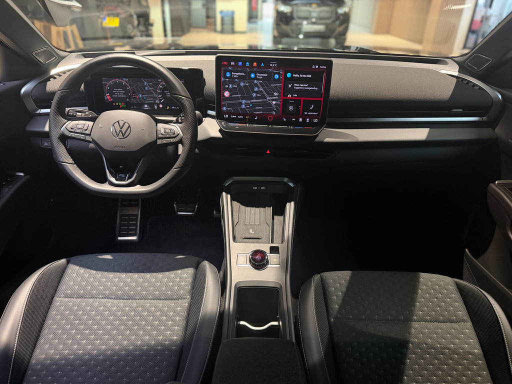 Volkswagen T-Roc 1.5 eTsi R-Line First Edition|Pano|Matrix|Keyless|H&K|HUD|360|Trekhaak| 57209402-2.jpg | Motorway Exclusive