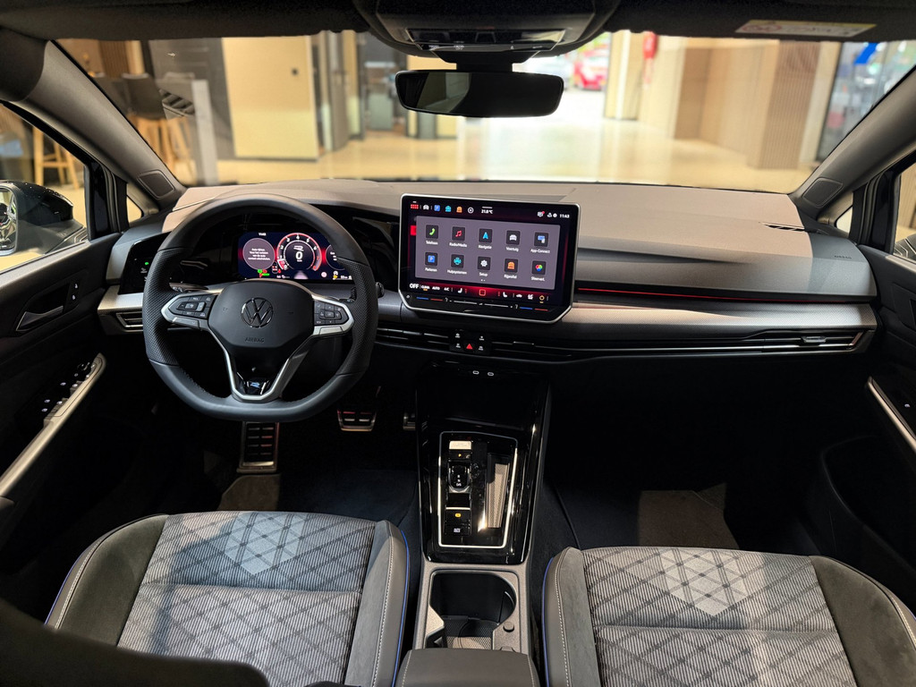 Volkswagen Golf 1.5 eTSI R-Line Edition|Pano|Matrix|Keyless|360|Sfeerverlichting| 57336401-2.jpg | Motorway Exclusive